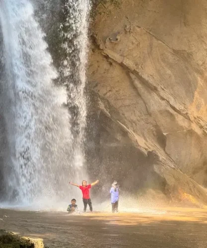 Toben im Wasserfall